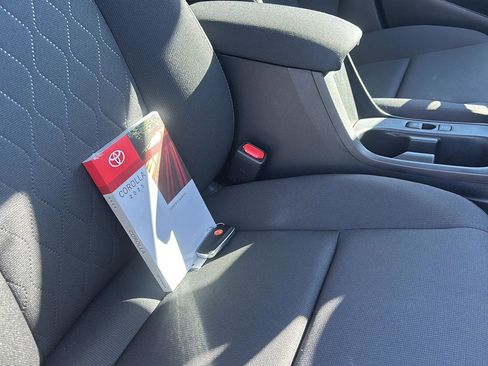 Used 2025 Toyota Corolla LE image 23