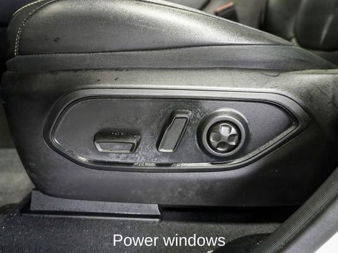 Used 2024 Jeep Grand Cherokee L Limited w/ Luxury Tech Group II image 17