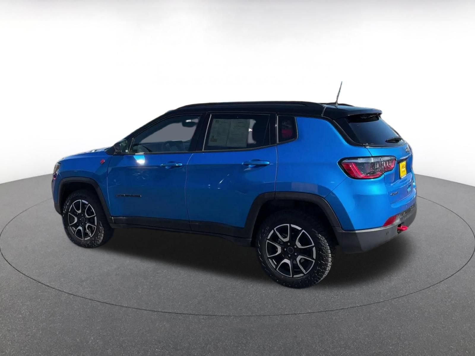 Used 2026 Jeep Compass Trailhawk AWD/4WD image 9