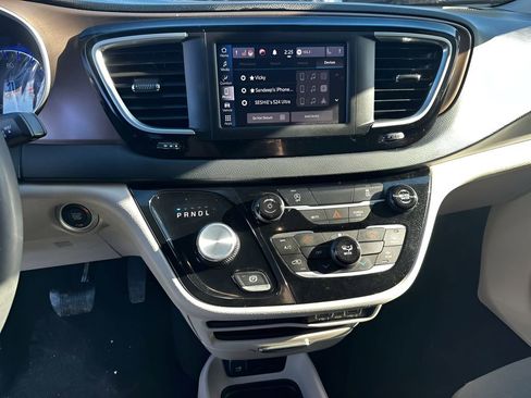 Used 2023 Chrysler Voyager LX image 25