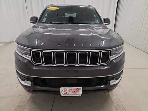 Used 2023 Jeep Wagoneer 4WD w/ Premium Group I image 8