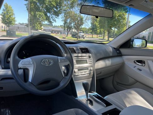 Used 2010 Toyota Camry Hybrid FWD image 12
