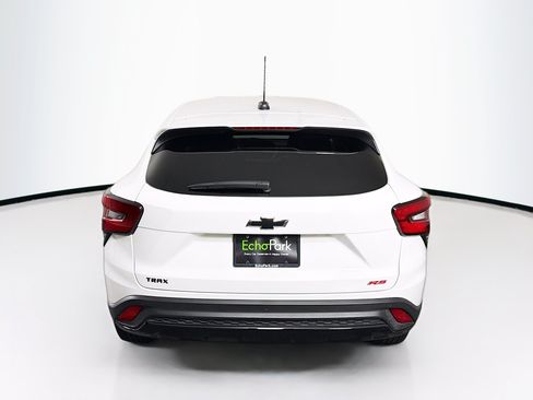 Used 2025 Chevrolet Trax RS w/ Sunroof Package FWD image 7