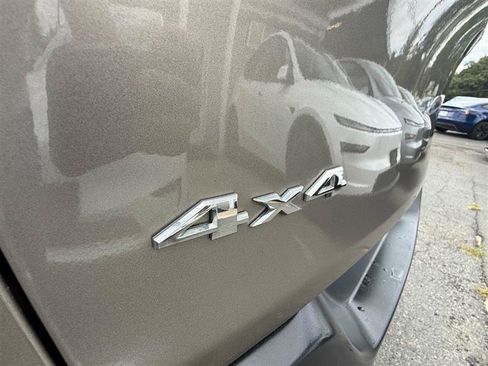Used 2016 Jeep Cherokee Limited AWD/4WD image 4