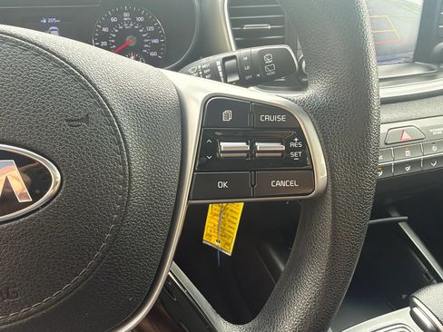 Used 2020 Kia Sorento LX FWD image 16