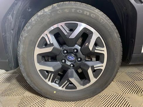 Used 2025 Subaru Forester Premium AWD/4WD image 31