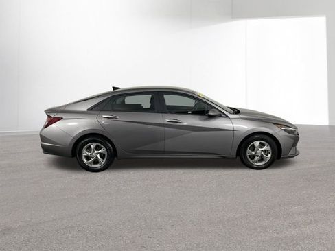 Used 2023 Hyundai Elantra SE w/ Preferred Accessory Package image 41