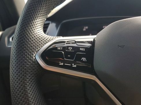 Used 2024 Volkswagen Tiguan SE R-Line image 26