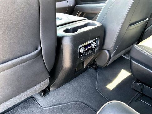 Used 2023 GMC Yukon SLT w/ SLT Premium Package AWD/4WD image 29