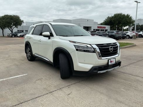 Used 2024 Nissan Pathfinder Platinum w/ Cargo Package AWD/4WD image 5