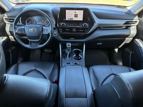 Used 2023 Toyota Highlander XLE image 10