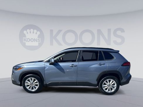 Used 2023 Toyota Corolla Cross LE image 2