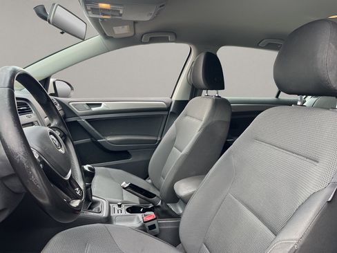 Used 2016 Volkswagen Golf S image 8