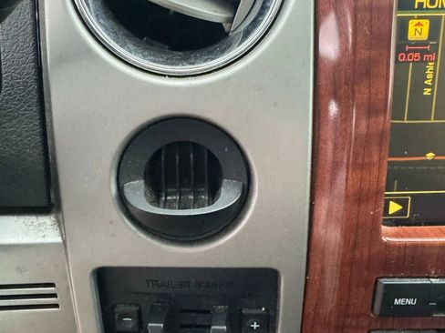 Used 2010 Ford F150 Lariat image 16