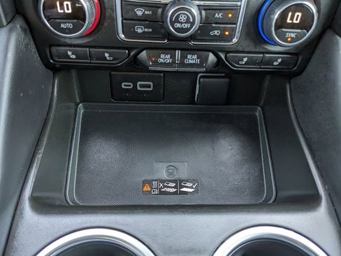 Used 2024 Chevrolet Tahoe Z71 w/ Luxury Package image 34