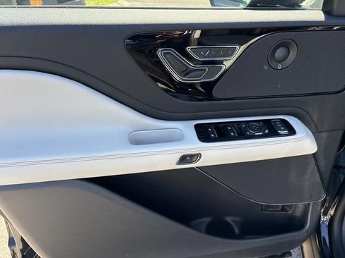 New 2026 Lincoln Aviator AWD image 21