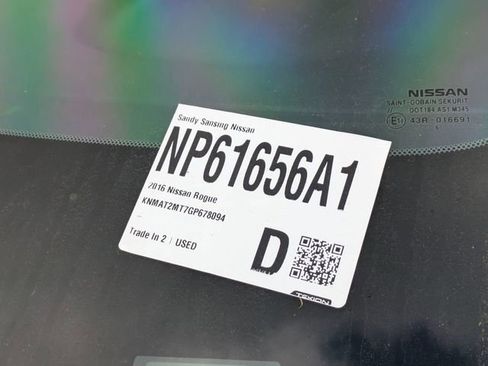 Used 2016 Nissan Rogue SV w/ SV Premium Package image 7