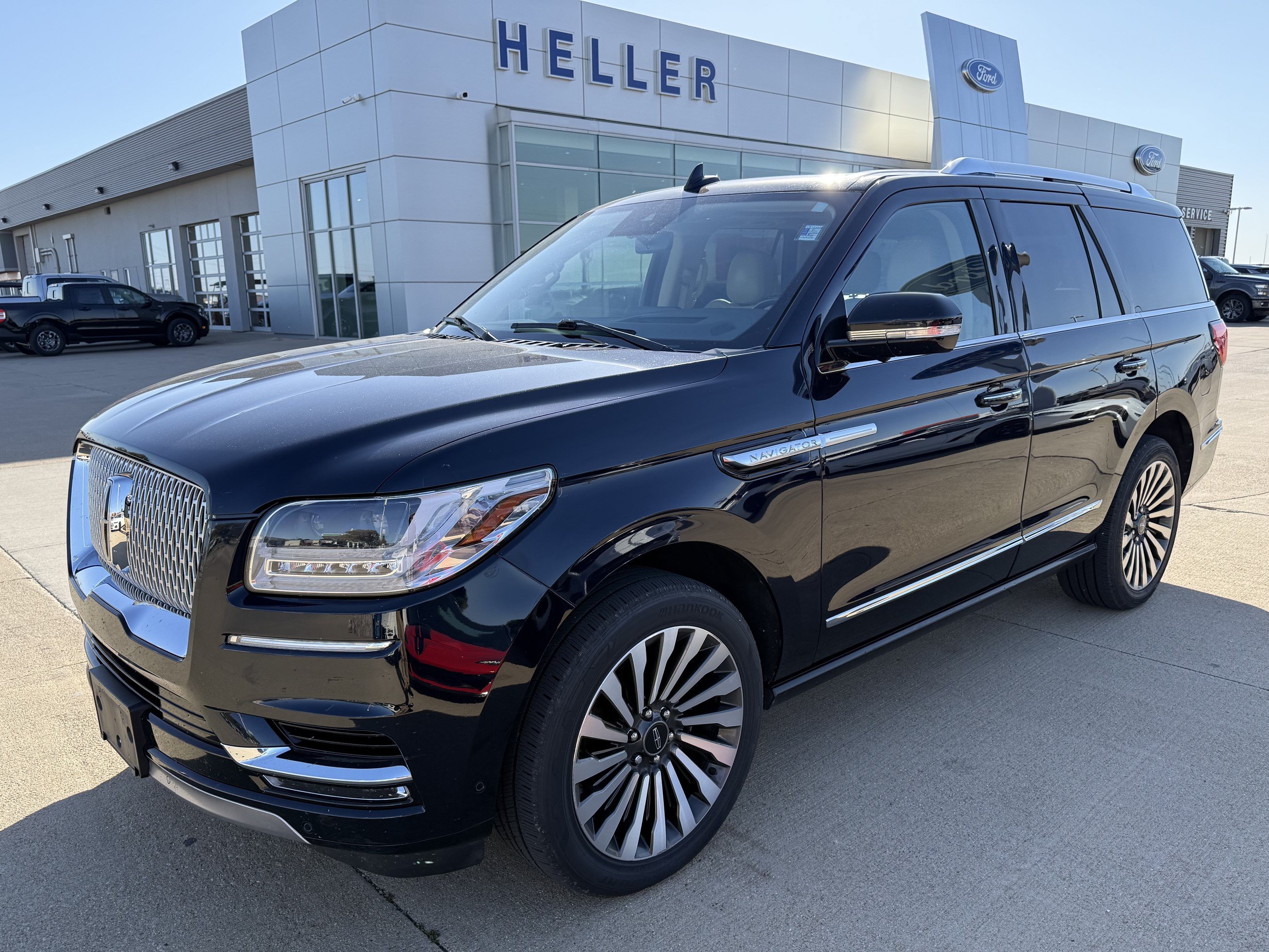 Used 2021 Lincoln Navigator Reserve w/ Luxury Package AWD/4WD image 3