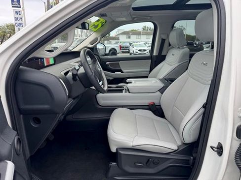 Used 2025 Ford Expedition Platinum w/ Platinum Ultimate Package AWD/4WD image 25