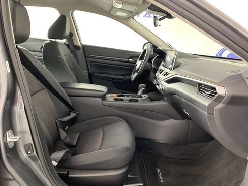 Used 2025 Nissan Altima 2.5 SV FWD image 39