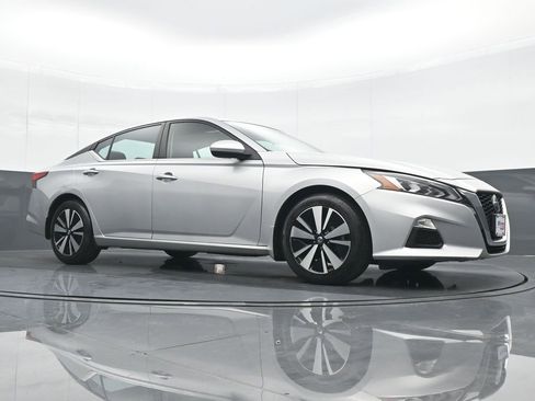 Used 2022 Nissan Altima 2.5 SV image 23