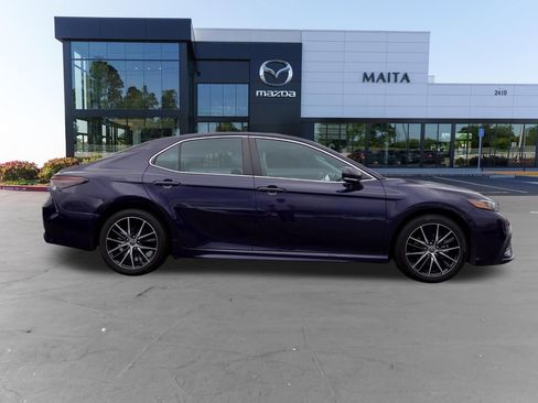 Used 2022 Toyota Camry SE FWD image 2