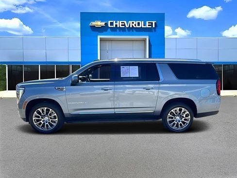 Used 2025 GMC Yukon XL Denali AWD/4WD image 6