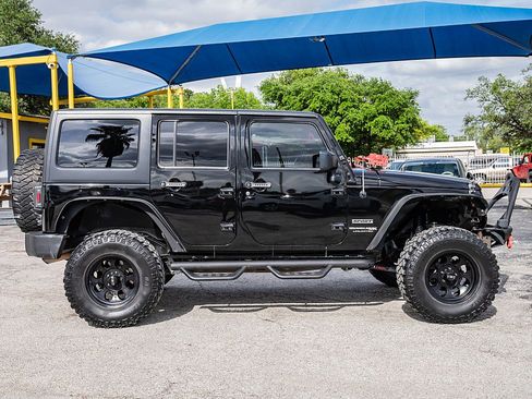 Used 2018 Jeep Wrangler Unlimited Sport S AWD/4WD image 4