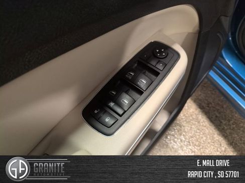 Used 2023 Chrysler 300 Touring L w/ Comfort Group image 11