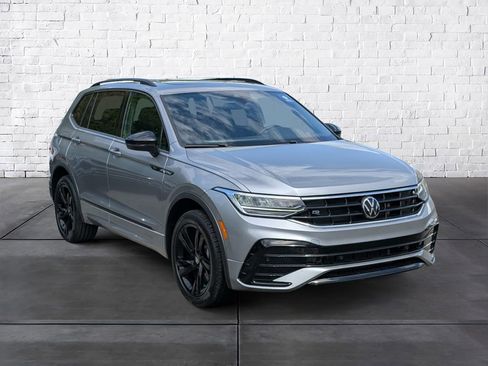 Certified 2024 Volkswagen Tiguan SE R-Line image 1