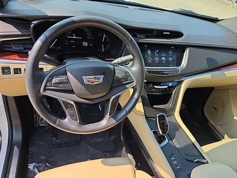 Used 2017 Cadillac XT5 Premium Luxury AWD/4WD image 10