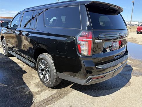 Used 2022 Chevrolet Suburban Z71 w/ Luxury Package image 4
