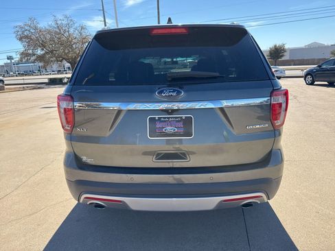 Used 2016 Ford Explorer XLT w/ Equipment Group 202A image 6