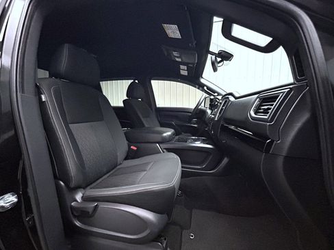 Used 2019 Nissan Titan SV w/ SV Convenience Package image 15