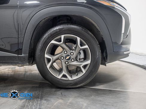 Used 2025 Chevrolet Trax LT w/ Driver Confidence Package FWD image 42