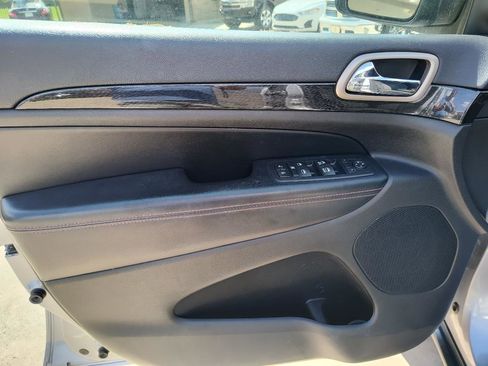 Used 2016 Jeep Grand Cherokee Laredo 75th Anniversary image 15