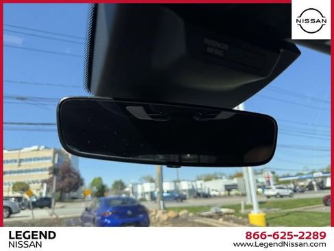 Used 2025 Porsche Macan AWD/4WD image 32