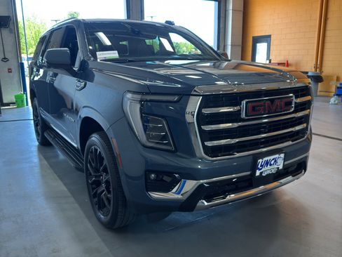 Used 2025 GMC Yukon Elevation w/ Elevation Premium Package AWD/4WD image 7