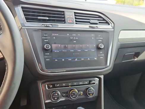 Used 2021 Volkswagen Tiguan SE AWD/4WD image 27