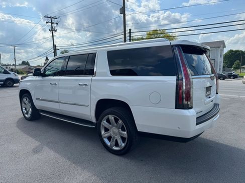 Used 2018 Cadillac Escalade ESV Luxury AWD/4WD image 10