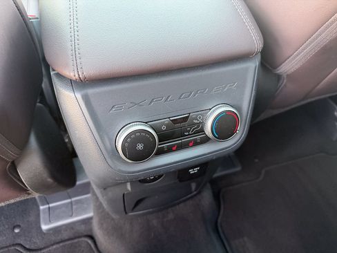 Certified 2025 Ford Explorer Platinum w/ LUX Leather Package AWD/4WD image 35