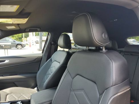 Used 2024 Volkswagen Atlas Cross Sport SE FWD image 22