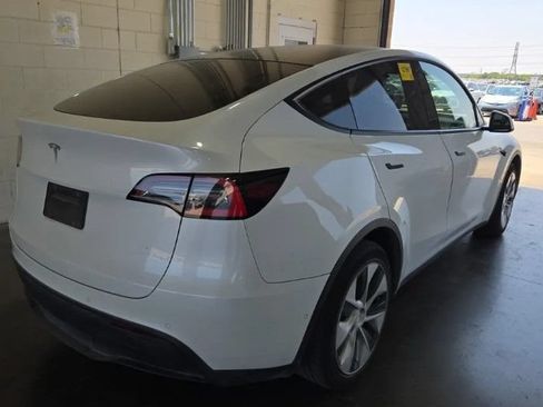 Used 2021 Tesla Model Y 2WD image 5