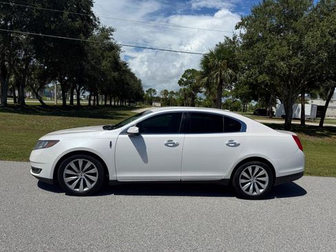 Used 2015 Lincoln MKS FWD image 3