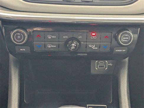 Used 2023 Jeep Compass Limited image 21