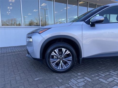 Used 2021 Nissan Rogue SV FWD image 9