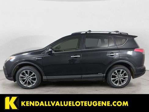 Used 2017 Toyota RAV4 Limited image 2
