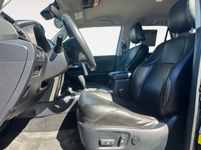 Used 2024 Toyota 4Runner SR5 AWD/4WD image 11