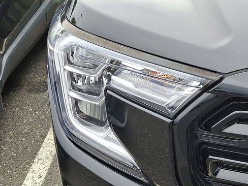 Used 2023 GMC Terrain SLE w/ Elevation Edition AWD/4WD image 4