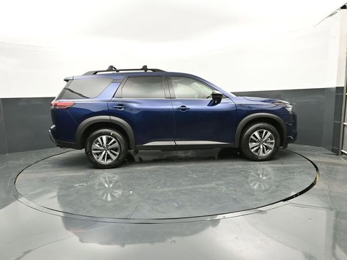 New 2026 Nissan Pathfinder SL image 4